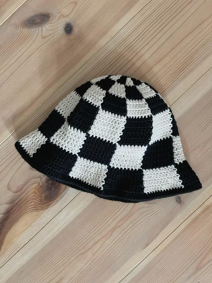 Gehaakt buckethat ruitjes