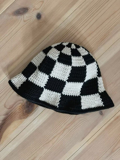 Gehaakt buckethat ruitjes