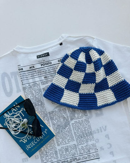 Gehaakt buckethat ruitjes